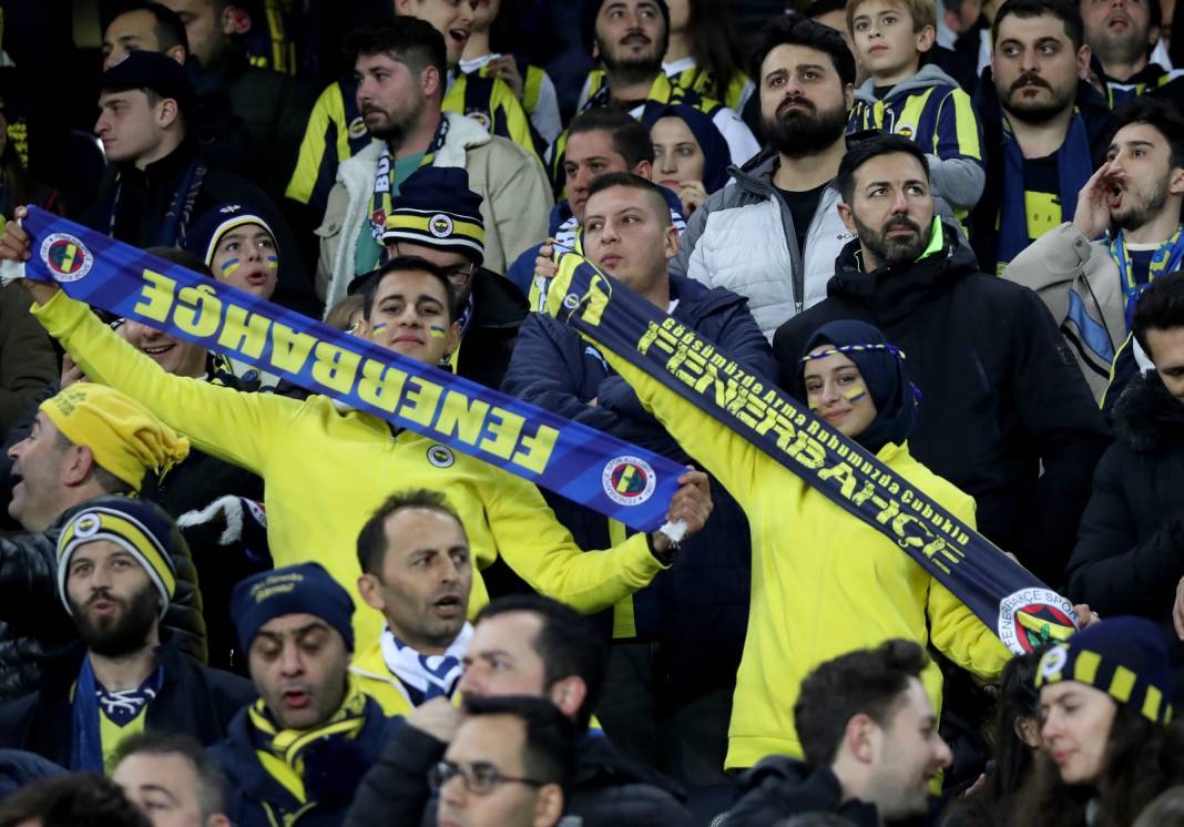 Fenerbahçe Fatih Karagümrük maçından çok özel fotoğraflar: Geri dönüş coşkusu tribünlere böyle yansıdı 33